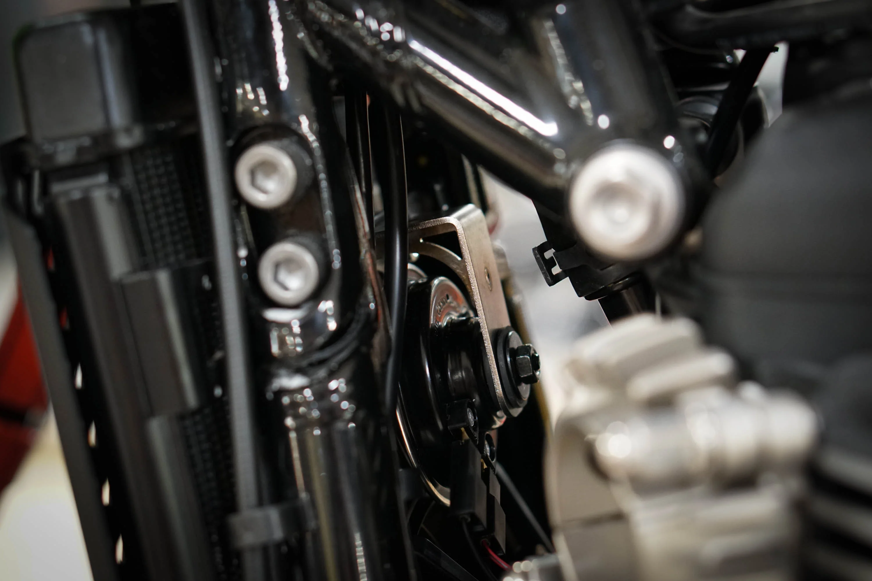Brogue Custom Horn Relocation Bracket - Triumph Bobber - Speedmaster 2017-2024+ - Image 3
