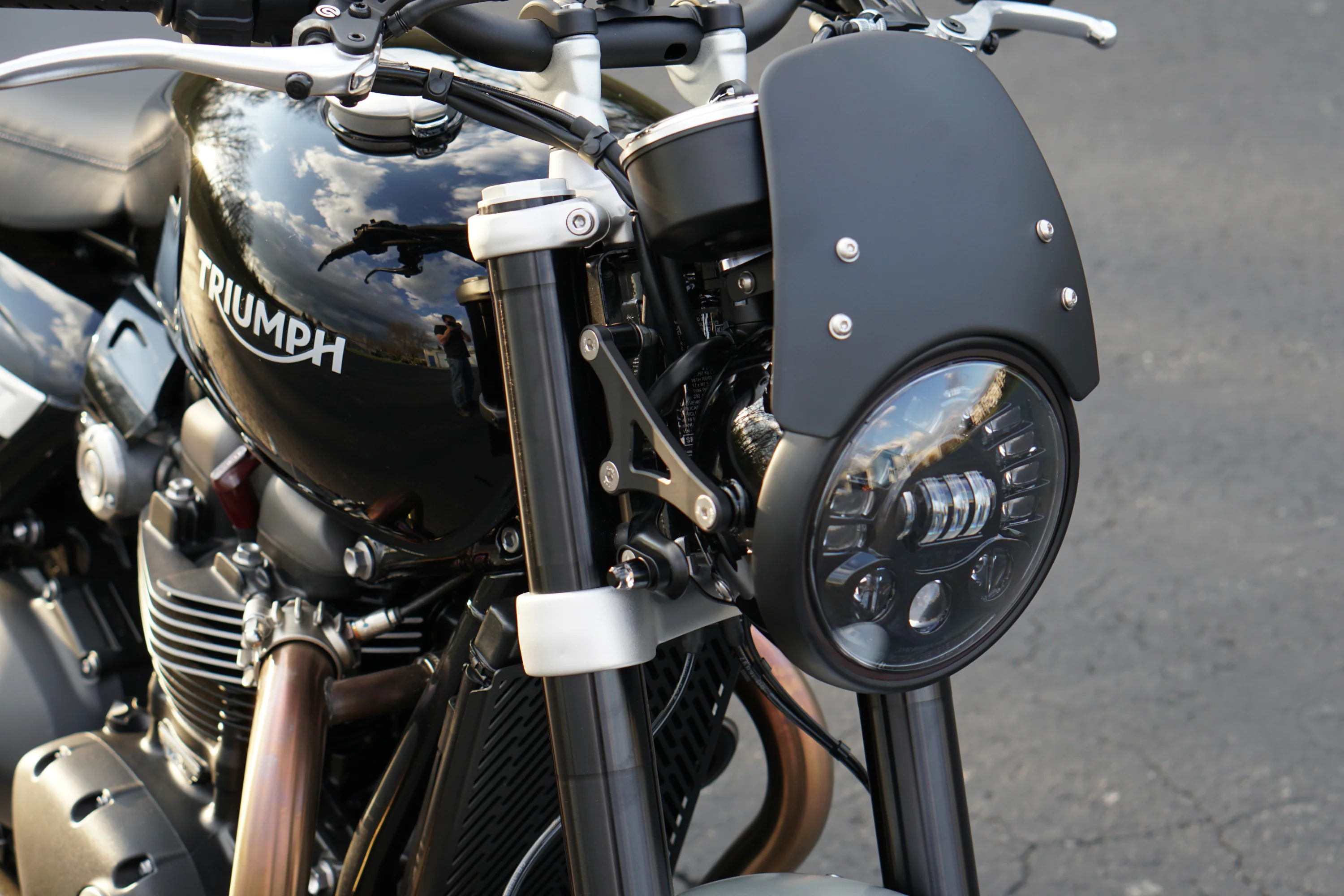 Triumph Modern Classic JW Speaker 7" - 8790 Adaptive 2 LED Headlight Kit - 2016+ Thruxton - Scrambler - Bonneville T100 - T120 - Speed Twin - Street Twin - Image 4