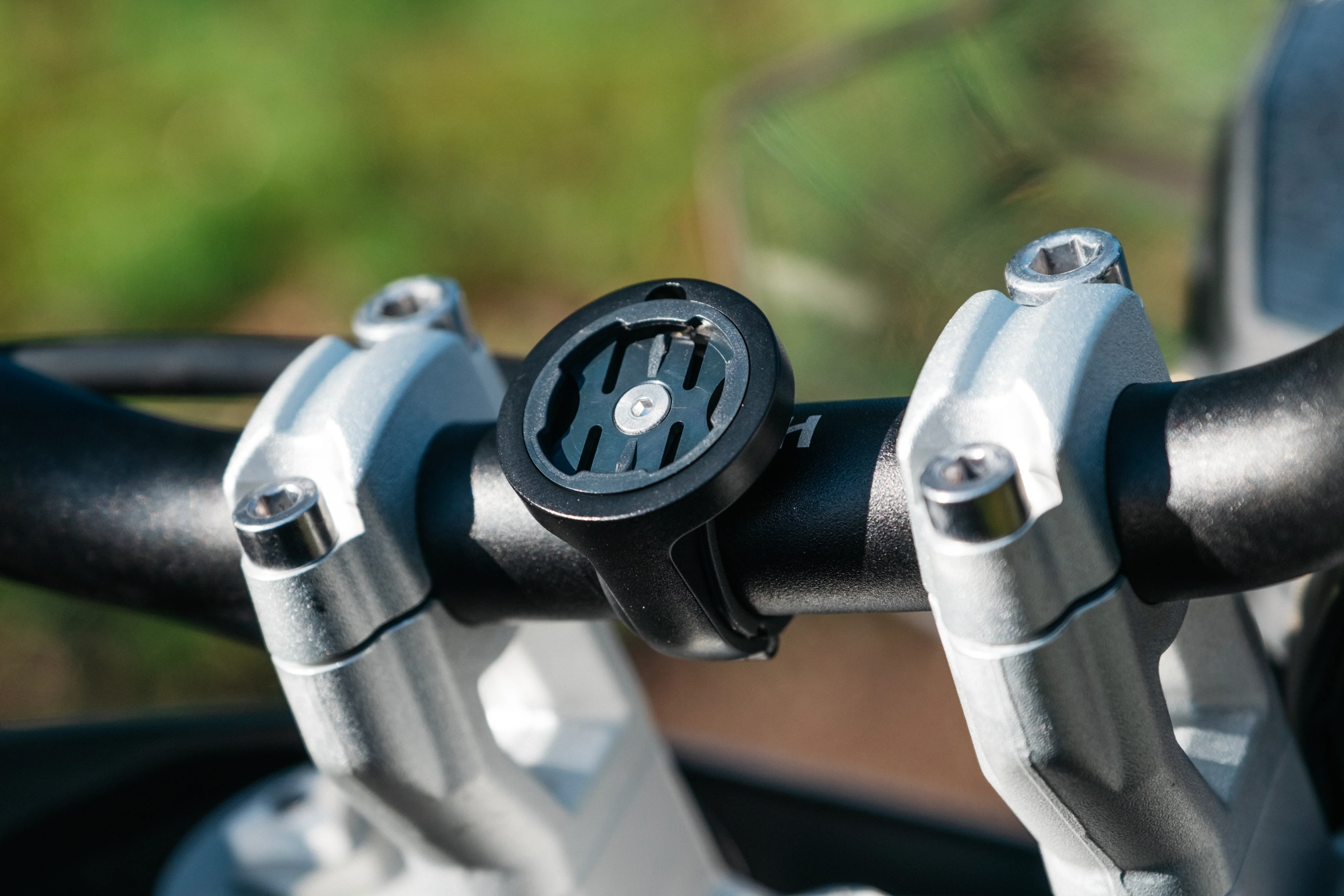 Moto II Bar Clamp Mount - Image 3