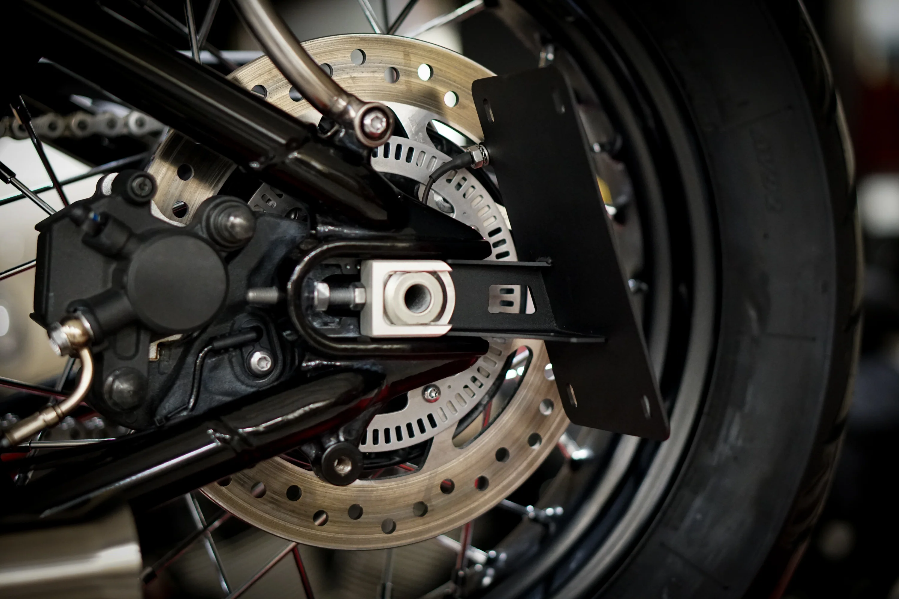 Triumph Side Axle Mount License Plate Bracket - Fits All 2016+ Triumph Classics Including Bobber - Speed Twin - Thruxton - Speedmaster - Image 11