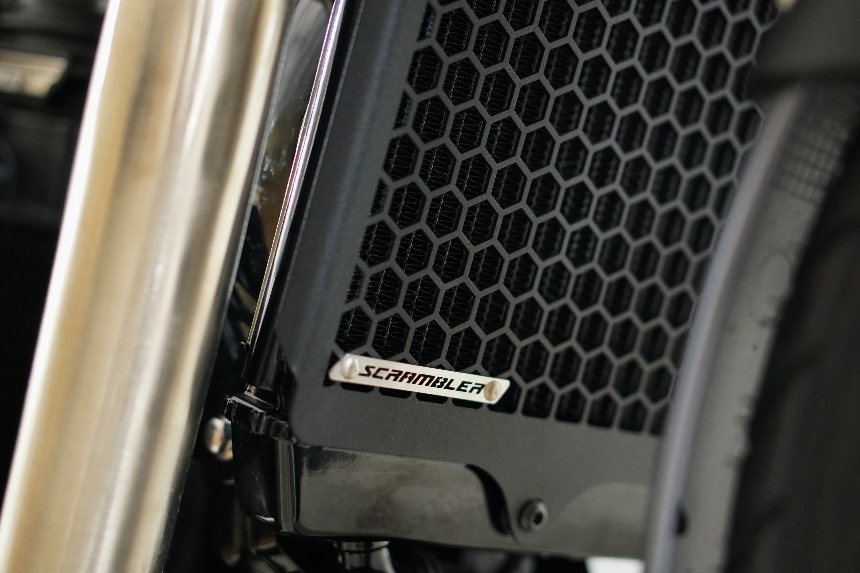 Triumph Scrambler 400 Radiator Guard - Image 9