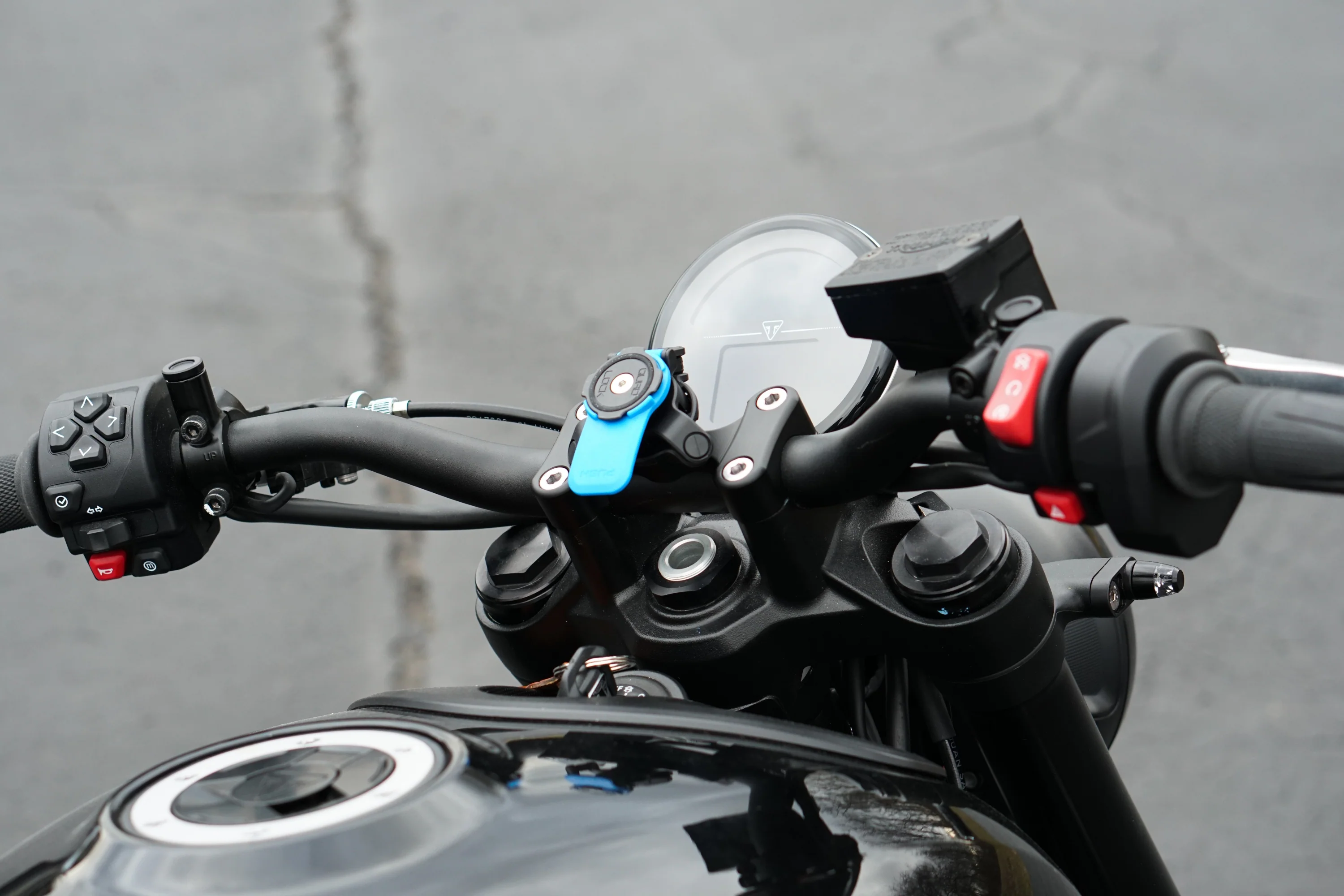 Triumph Trident 660 & 800 - Quad Lock Handlebar Top Clamp Mount - Image 5