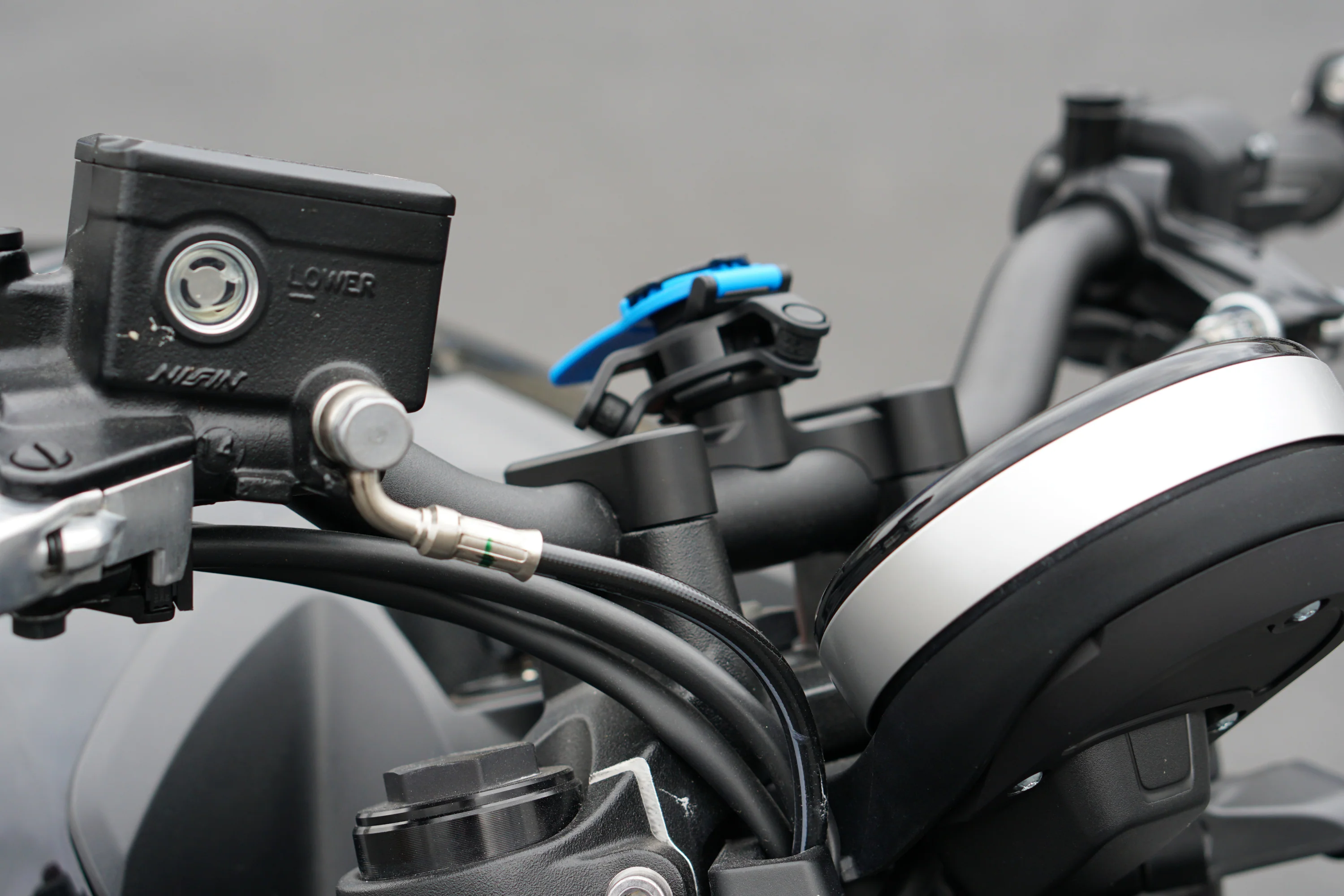 Triumph Trident 660 & 800 - Quad Lock Handlebar Top Clamp Mount - Image 6