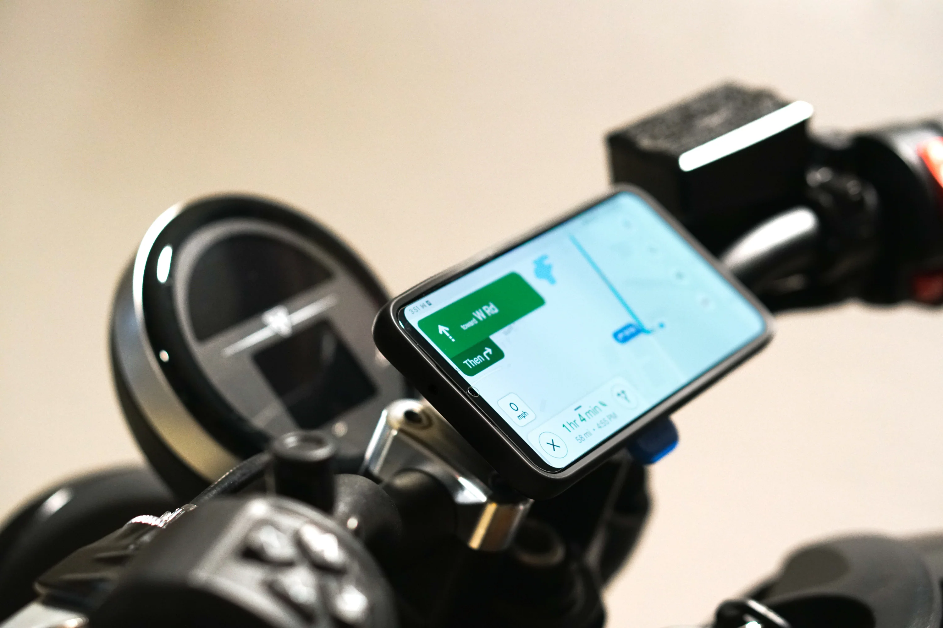 Triumph Trident 660 & 800 - Quad Lock Handlebar Top Clamp Mount - Image 7