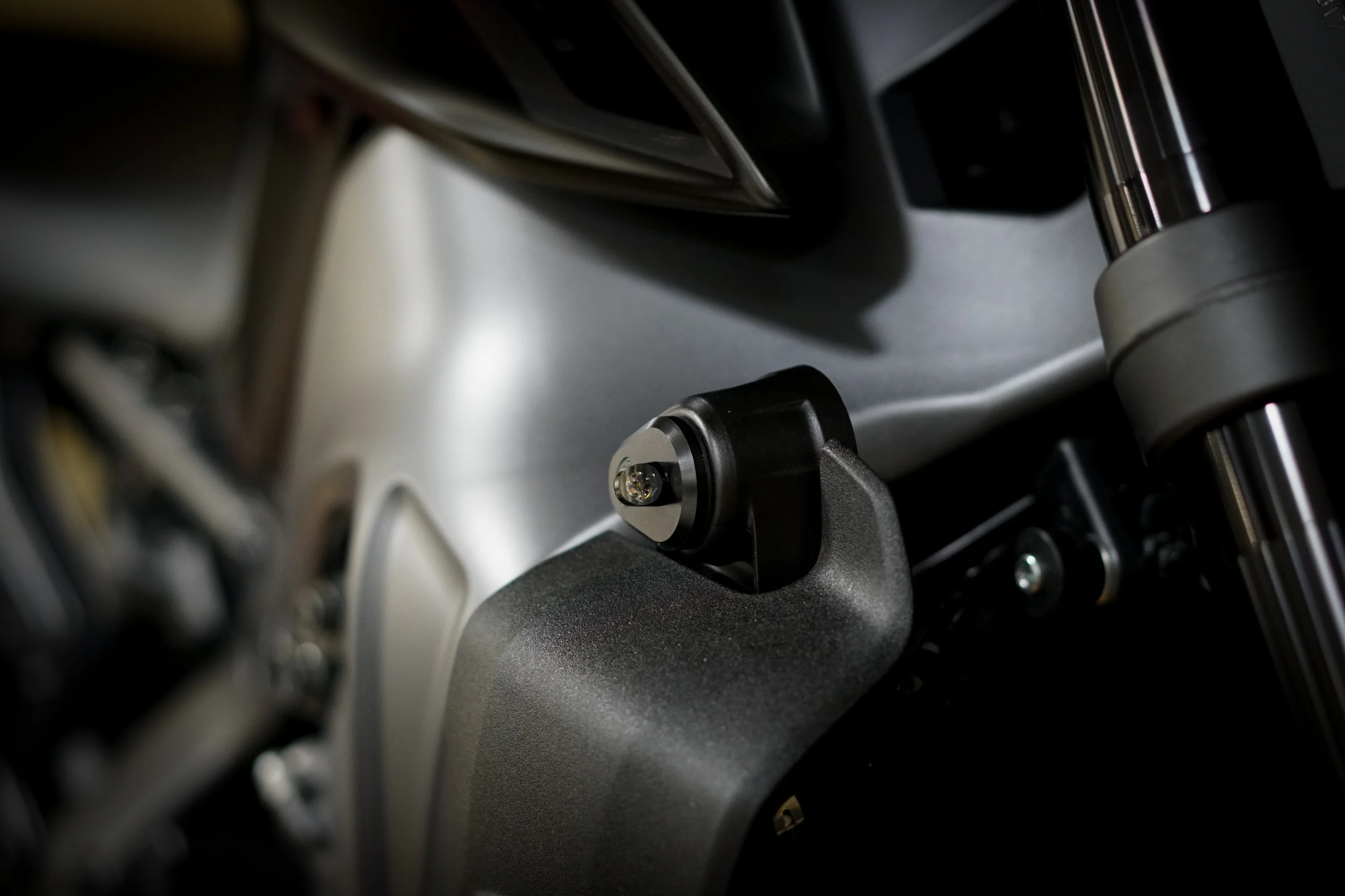 Yamaha MT-09 (FZ-09) Front Machined Turn Signal Plate Adapter Kit 2014-2026 - Image 14