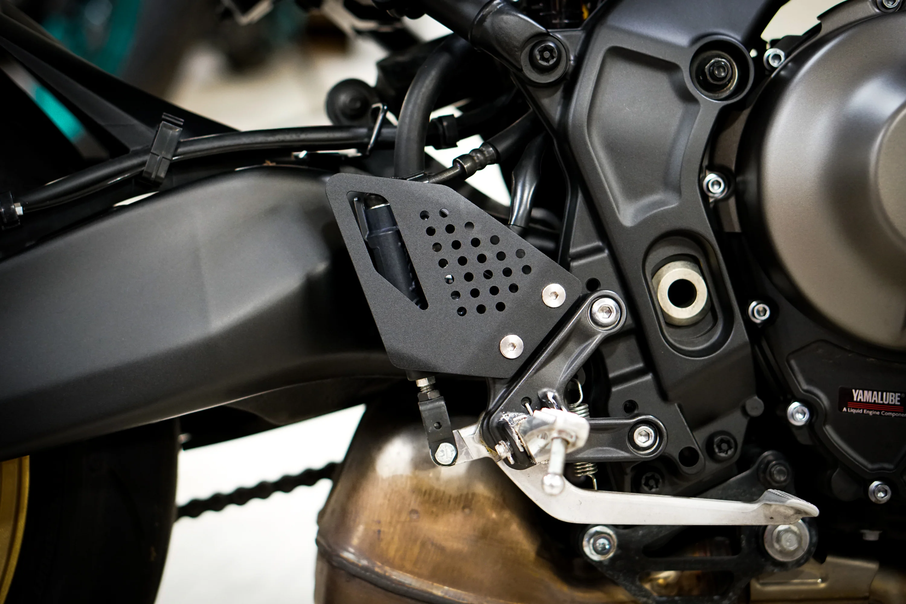 Yamaha XSR900 Heel Guard Ultra Low Profile M8 Machined Mounting Hardware 2022-2026 - Image 2
